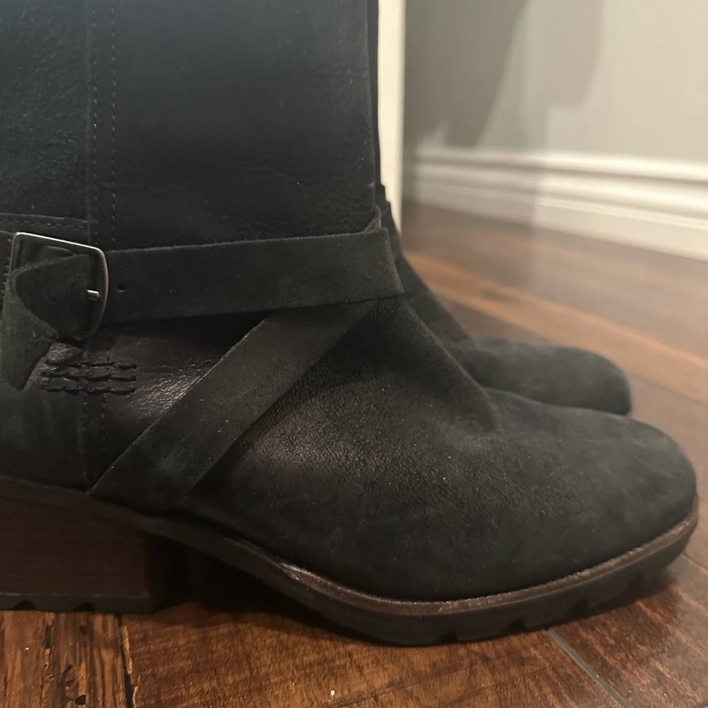 Sorel Black Ankle Booties - Picture 8 of 9
